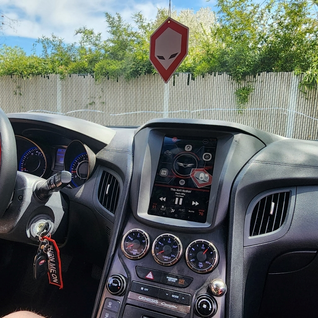 The Brainiac Plastics provides you the perfect Tesla Style kit for your 2013+ Hyundai Genesis Coupe! Designed for an OEM fit and finish, the sturdy magnetic face plate allows for easy access to the tablet installed in your dashboard.